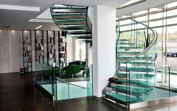 Glass offers an almost infinite potential in transforming space, both in practical and aesthetic terms.