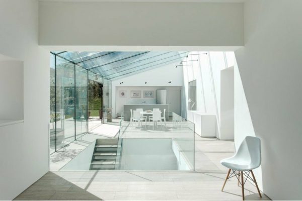 Sebbene i vetri possano spesso essere visti come un aspetto puramente pratico dell'architettura e delle costruzioni, svolge anche un ruolo importante nel design degli interni.