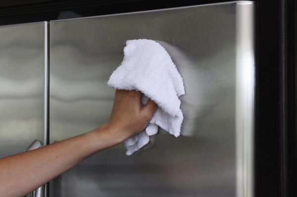 In connection with modern design solutions, many people have a question: how to remove scratches at home from a steel-colored refrigerator?
