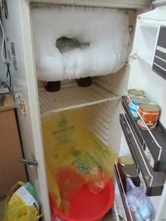 In genere, il congelatore ha meno probabilità di essere spento rispetto al vano frigorifero superiore.